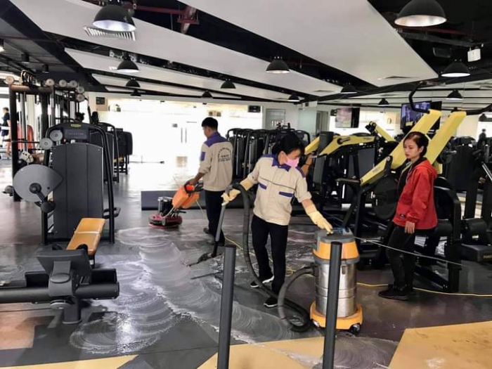 Đánh bóng sàn tại R&B Fitness World